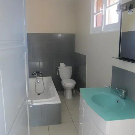 Maison Au Milieu De La Foret *